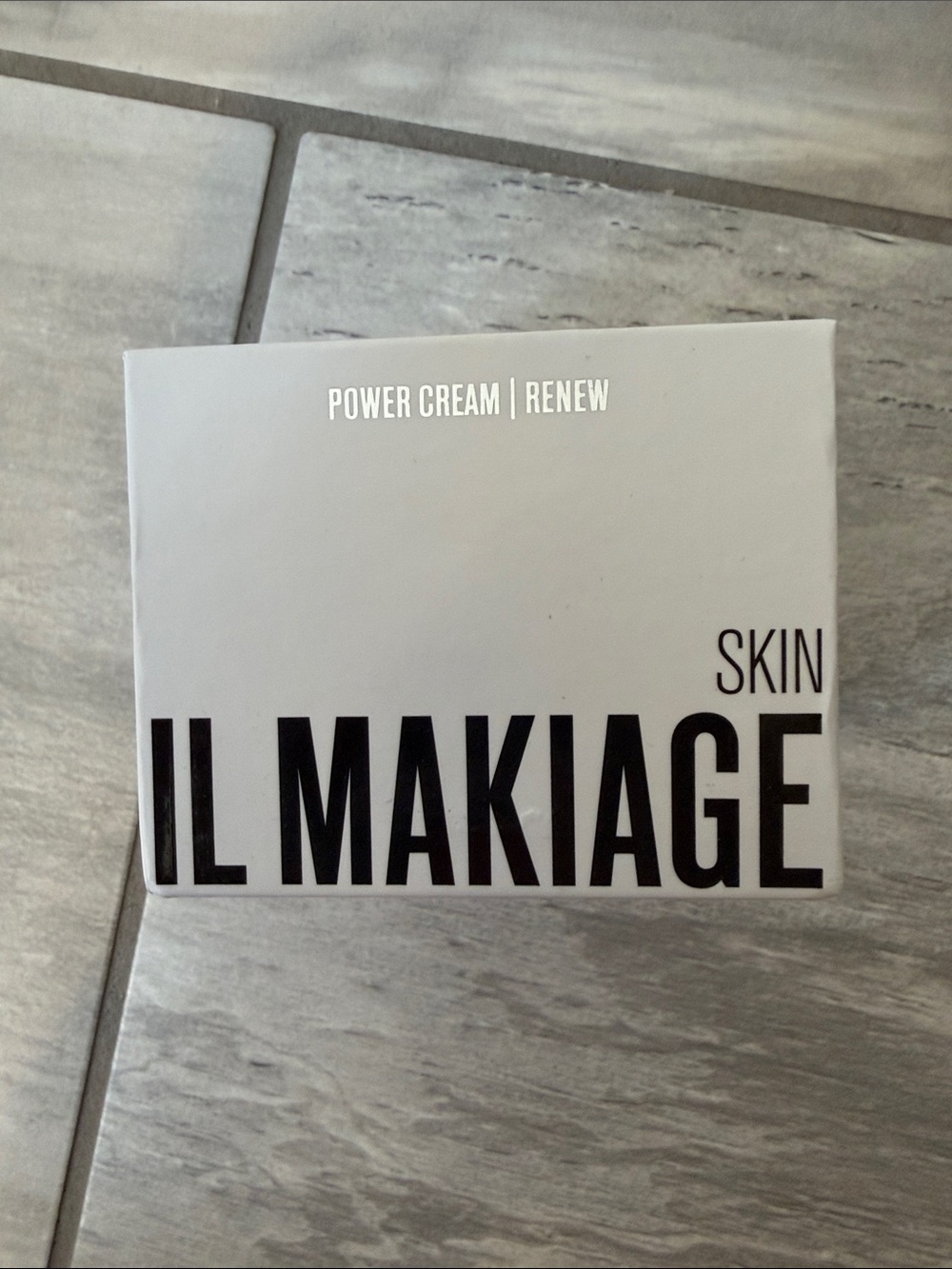 IL MAKIAGE Power Cream Renew - White and Black Packaging